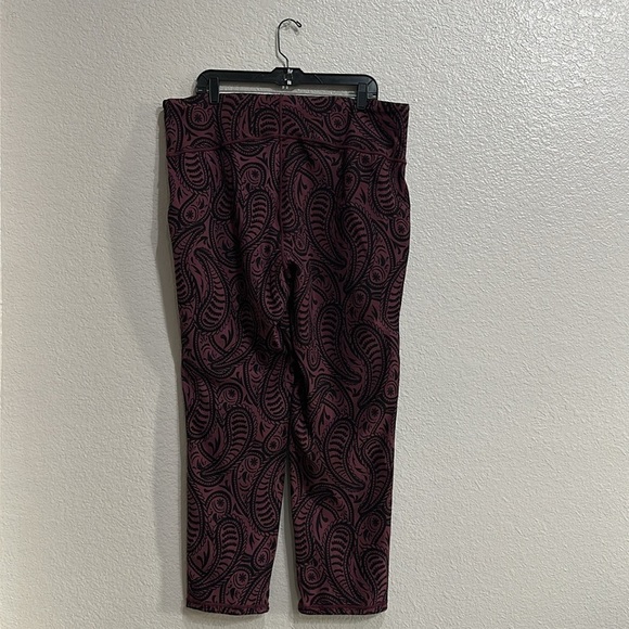 Women with control Plus size Black/Purple Floral print Leggings (2X) - Picture 3 of 7